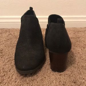 Super cute black ankle booties